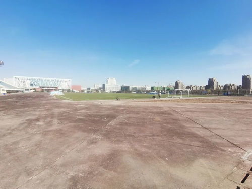 连云港赣榆体育场更换塑胶跑道,目前还在施工中